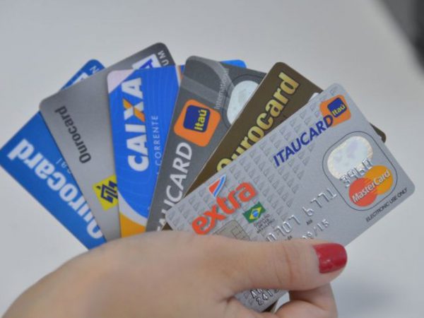 Pagamentos com cartões movimentam R$ 827 bilhões no 3º trimestre