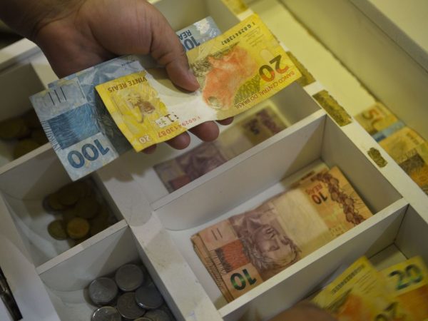 Mercado financeiro eleva projeção da inflação de 5,88% para 5,91%