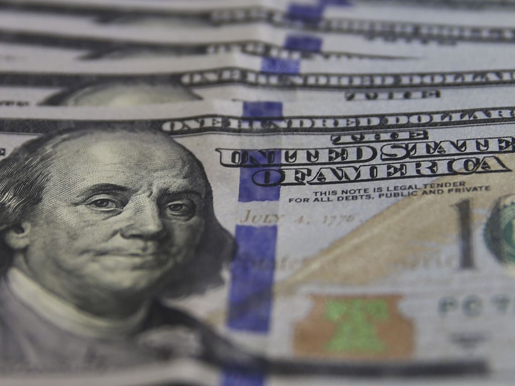 Dólar abre em alta após bloqueios bolsonaristas contra Lula