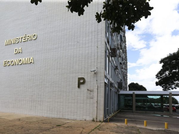 Projeção de superávit primário em 2022 sobe para R$ 23,36 bilhões