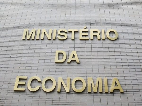 Bloqueios no Orçamento serão revistos no próximo mês, diz secretário