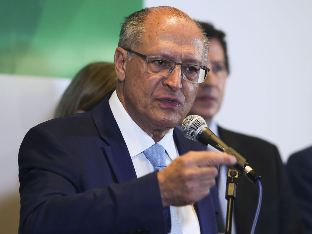 “Isso é uma corrida de revezamento”, diz Alckmin sobre transição 