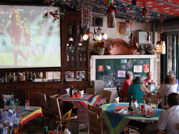 Movimento em bares e restaurantes deve crescer 30% na Copa