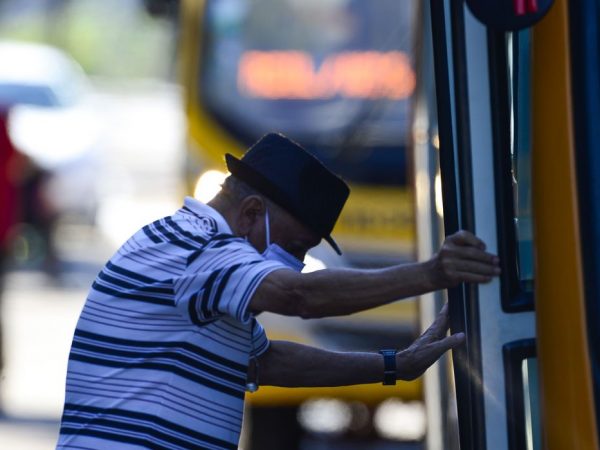 Gratuidade no transporte público é aprovada para idosos em São Paulo