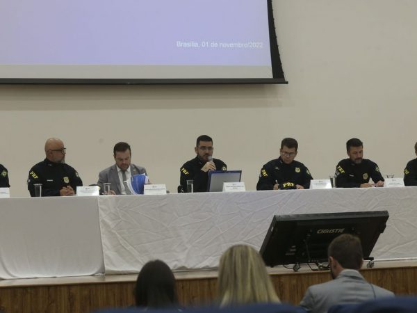 Diretoria da PRF nega ter se omitido e permitido bloqueios em rodovias