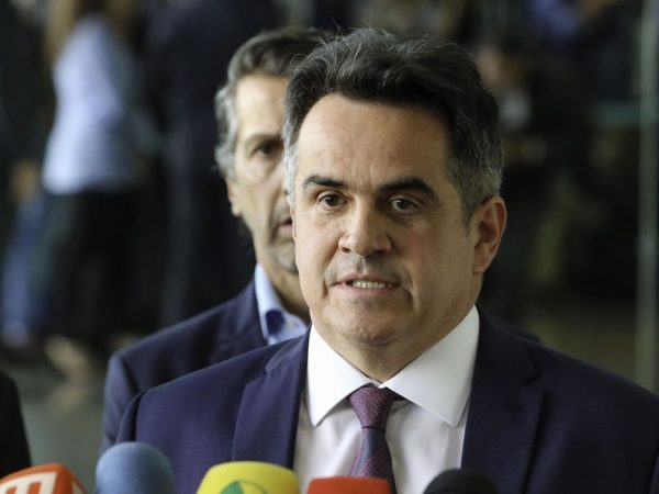Decreto exonera Ciro Nogueira da Casa Civil