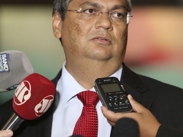 Governo vai agir no dia 1º contra atos antidemocráticos para impedir instabilidade, diz Dino
