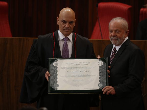 Lula defende democracia em discurso após diplomação