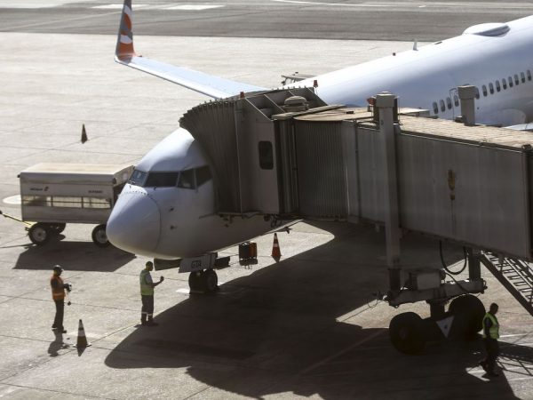 Greve de pilotos e comissários atrasa voos no Aeroporto de Congonhas