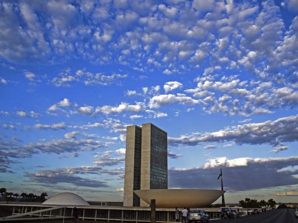 Presidente sanciona com vetos projeto que altera LDO
