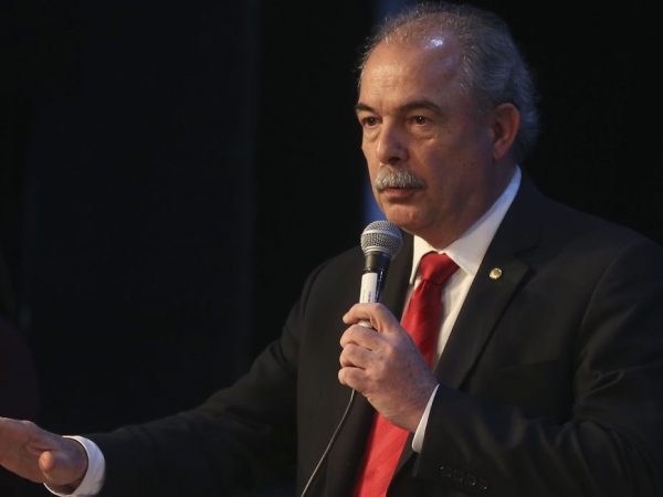 Mercadante anuncia futuros diretores do BNDES