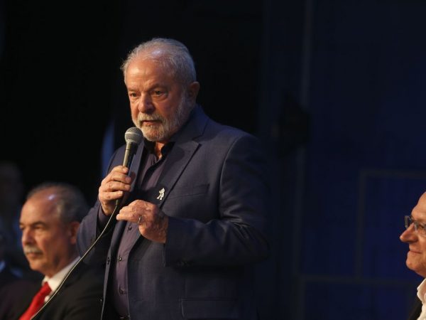 Lula confirma Aloizio Mercadante como presidente BNDES