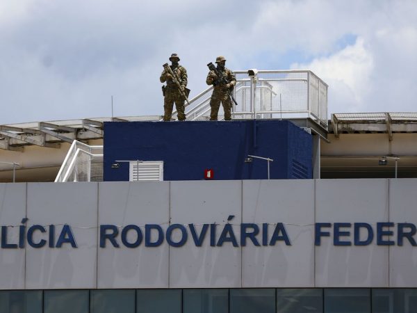Flávio Dino recua de nomeação e anuncia novo comandante da PRF