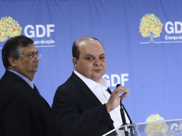 Governador do DF fala em acelerar desmobilização de acampamentos em QG