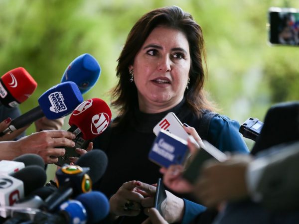 Depredação e vandalismo não vão intimidar democracia, diz Tebet