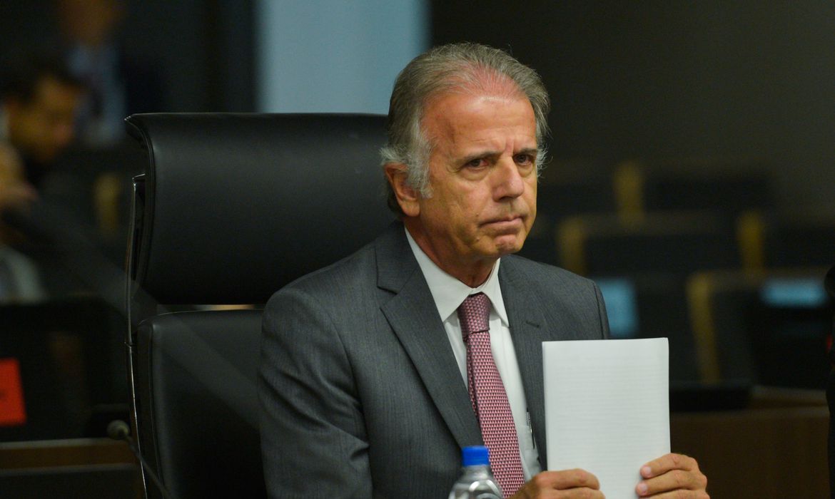 Ministro da Defesa desmente rumores de denúncia