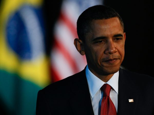 Obama condena ataques em Brasília e defende transição pacífica como pedra angular da democracia