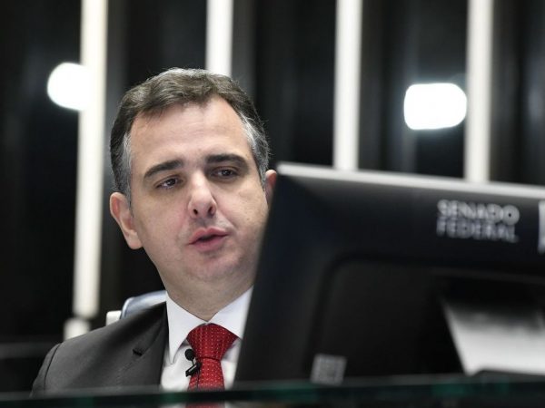 “O Brasil não vai ceder diante de golpismos”, diz presidente do Senado