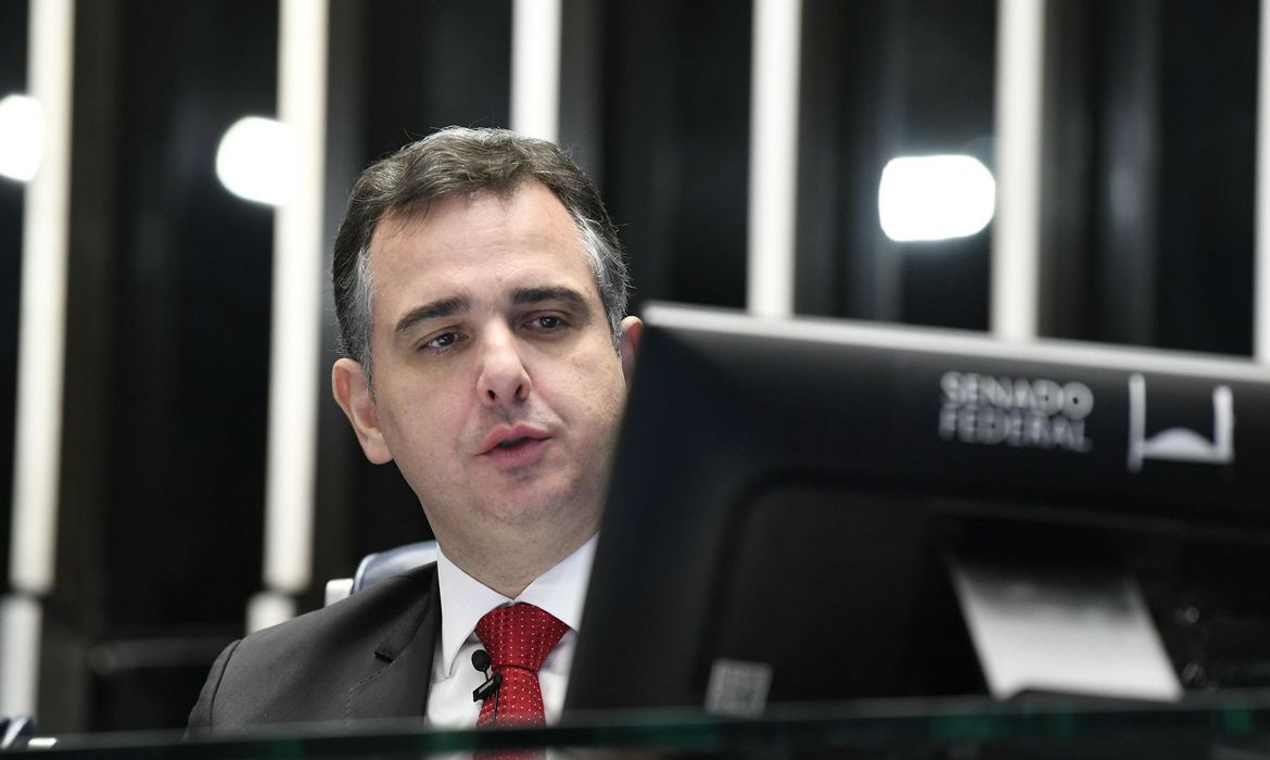 “O Brasil não vai ceder diante de golpismos”, diz presidente do Senado