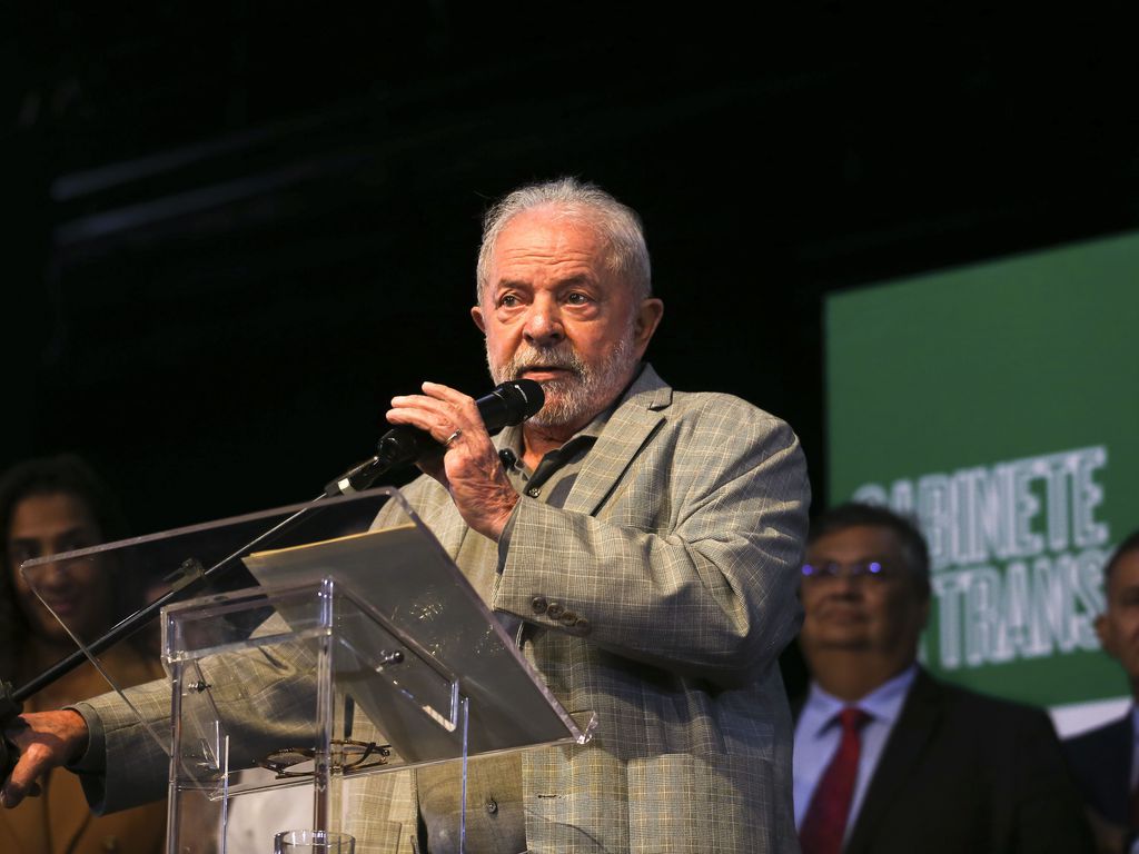 Lula manda tirar Petrobras, Correios e outras 5 estatais de programa de privatização
