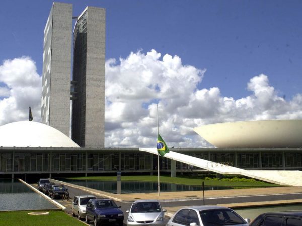 Câmara e Senado elegem suas presidências nesta quarta-feira