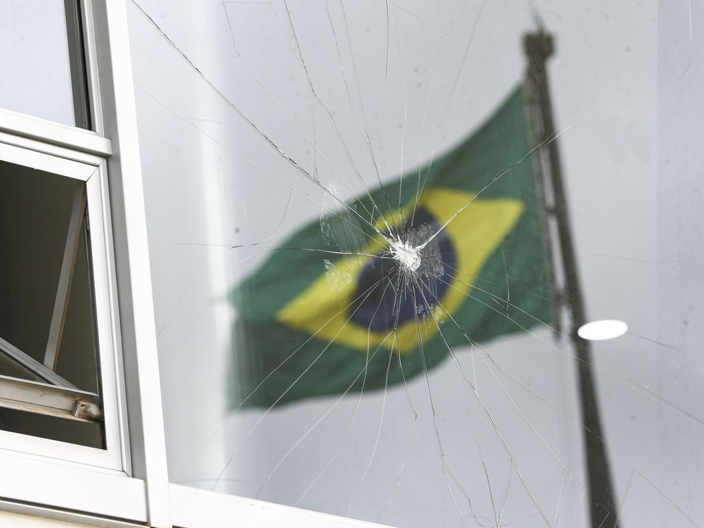 Entidades do setor econômico repudiam invasões aos Três Poderes