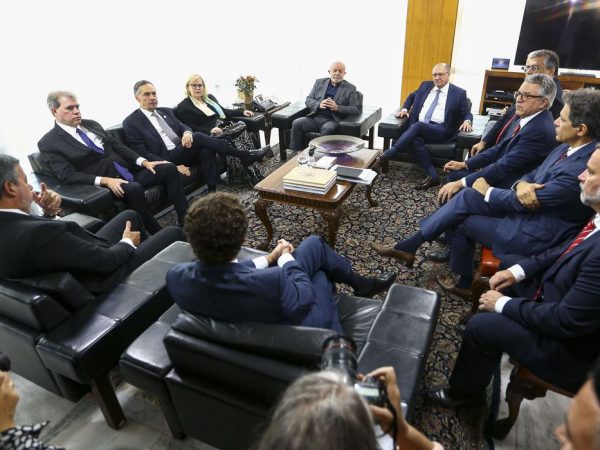 Em nota, presidentes dos Três Poderes chamam atos de “golpistas”
