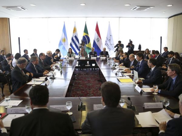 México e Peru questionam proposta de moeda em comum de Brasil e Argentina