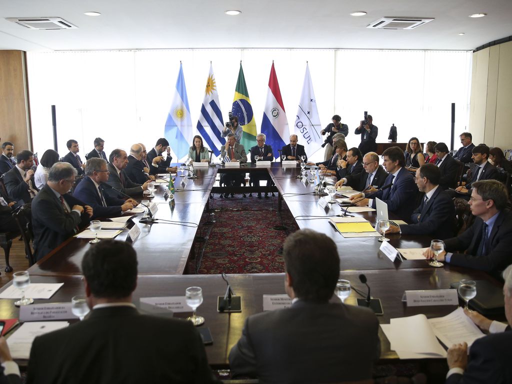 México e Peru questionam proposta de moeda em comum de Brasil e Argentina