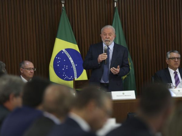 Perdas com ICMS: “Vamos ter que discutir”, diz Lula a governadores