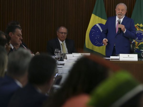 Lula defende crescimento com responsabilidade e seguridade social