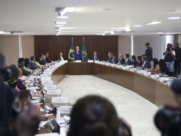 Lula defende salto de qualidade na educação, cultura e saúde
