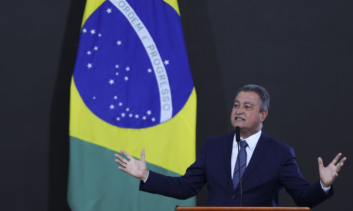 “Vai ser o ritmo da correria”, afirma Rui Costa ao assumir Casa Civil