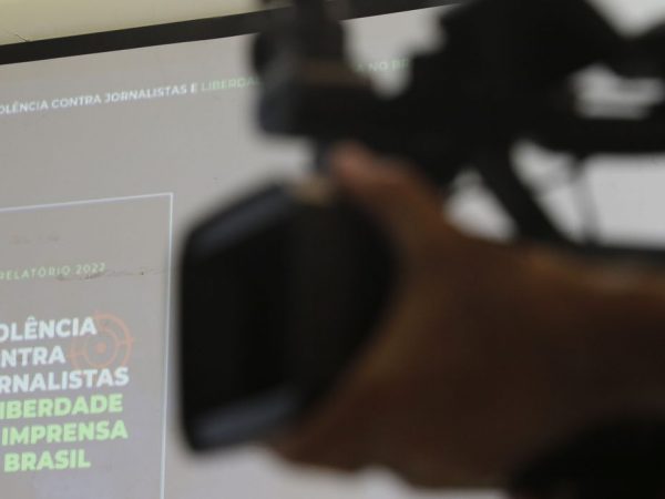 Fenaj: Brasil registra uma agressão a jornalista por dia em 2022