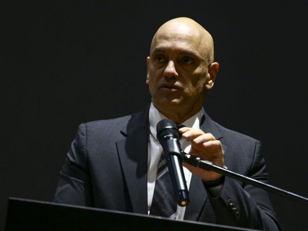 Com nova ameaça golpista, ministro do STF proíbe bloqueio de vias