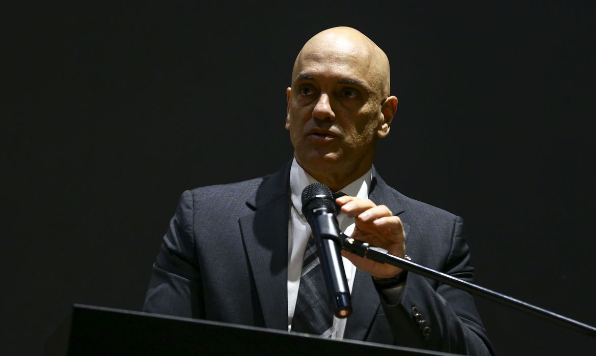 Com nova ameaça golpista, ministro do STF proíbe bloqueio de vias