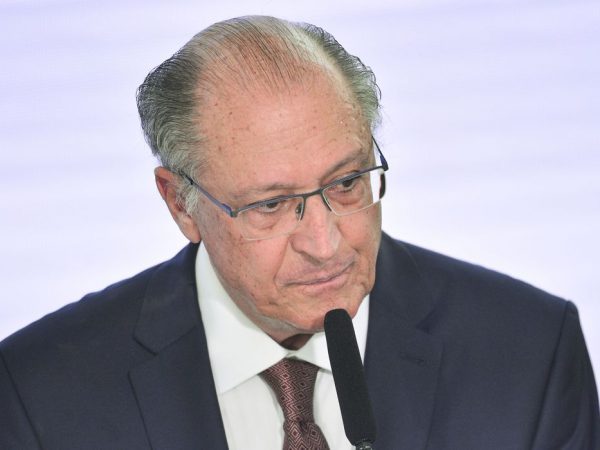 Vice-presidente da República e ministros condenam ataques em Brasília