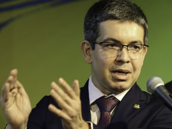Líder diz que parlamentares que participaram de atos serão denunciados