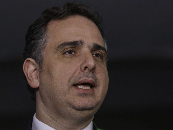 Presidente do Congresso suspende recesso parlamentar