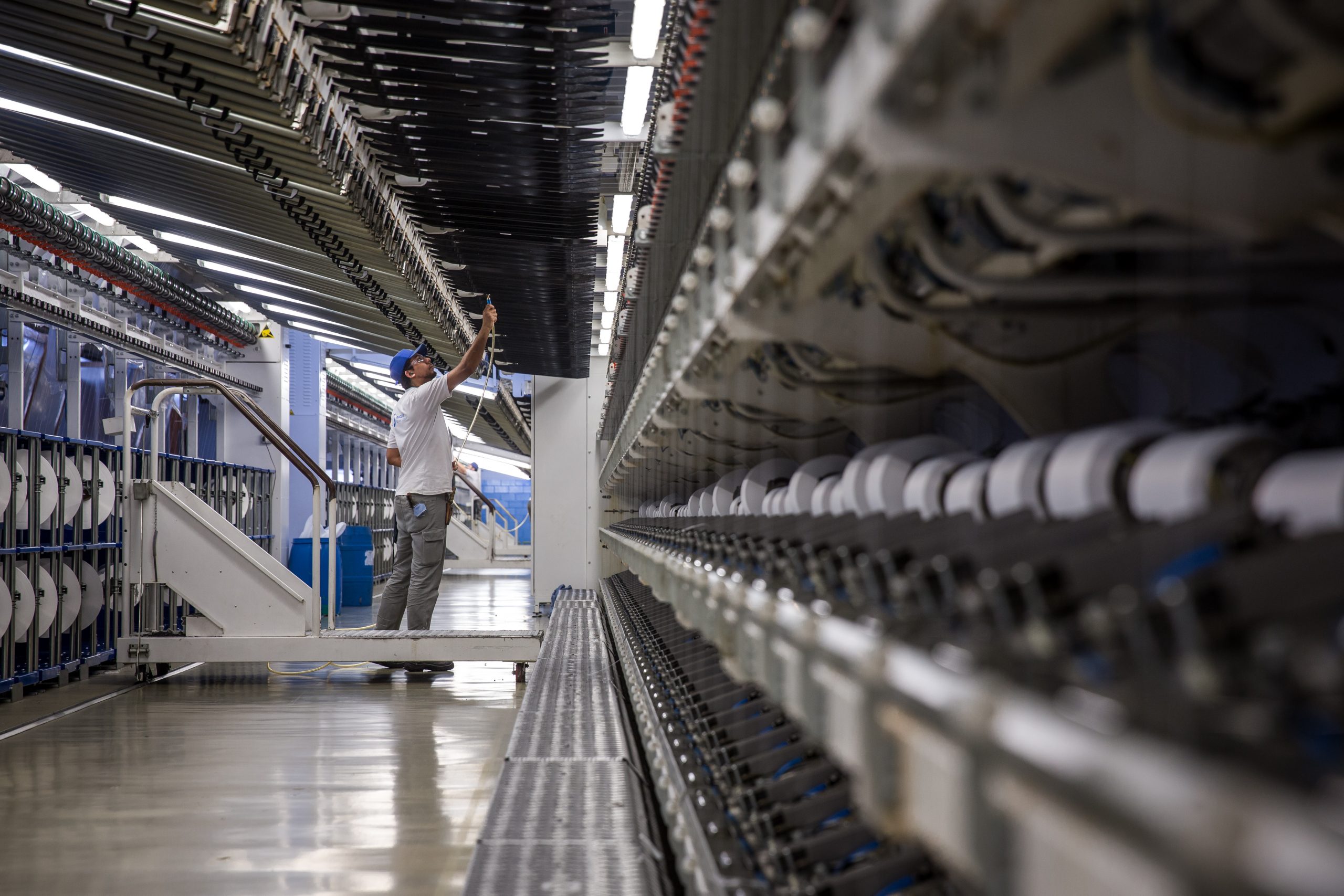 Produção e emprego da indústria recuam em janeiro, mostra CNI