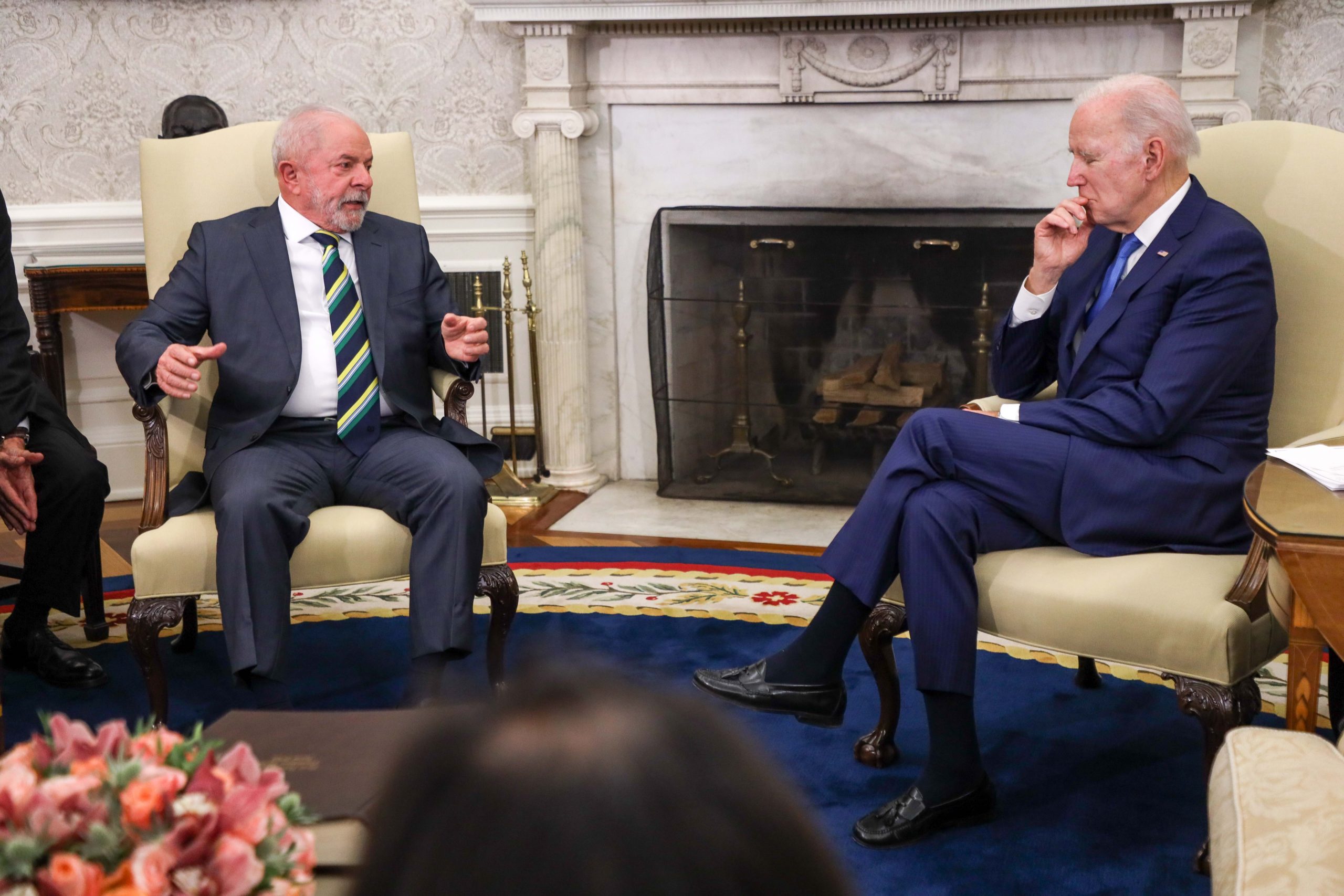 Brasil cede aos EUA e inclui linguagem mais dura à Rússia em comunicado de Lula e Biden