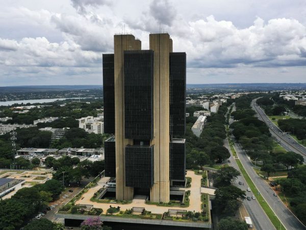 Copom mantém juros básicos da economia em 13,75% ao ano