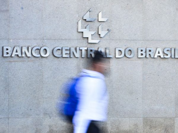 Mercado financeiro prevê crescimento da economia em 0,84% neste ano