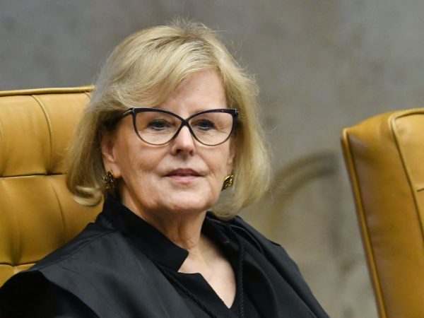 Ataques golpistas não abalaram crença na democracia, diz Rosa Weber
