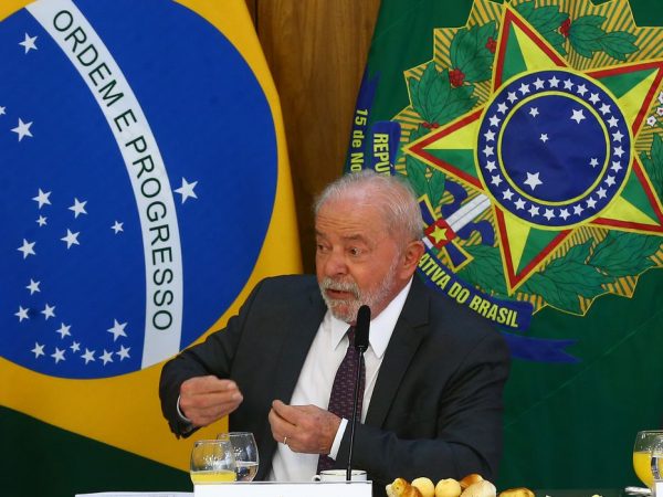 Presidente aposta em retomada de obras para impulsionar economia