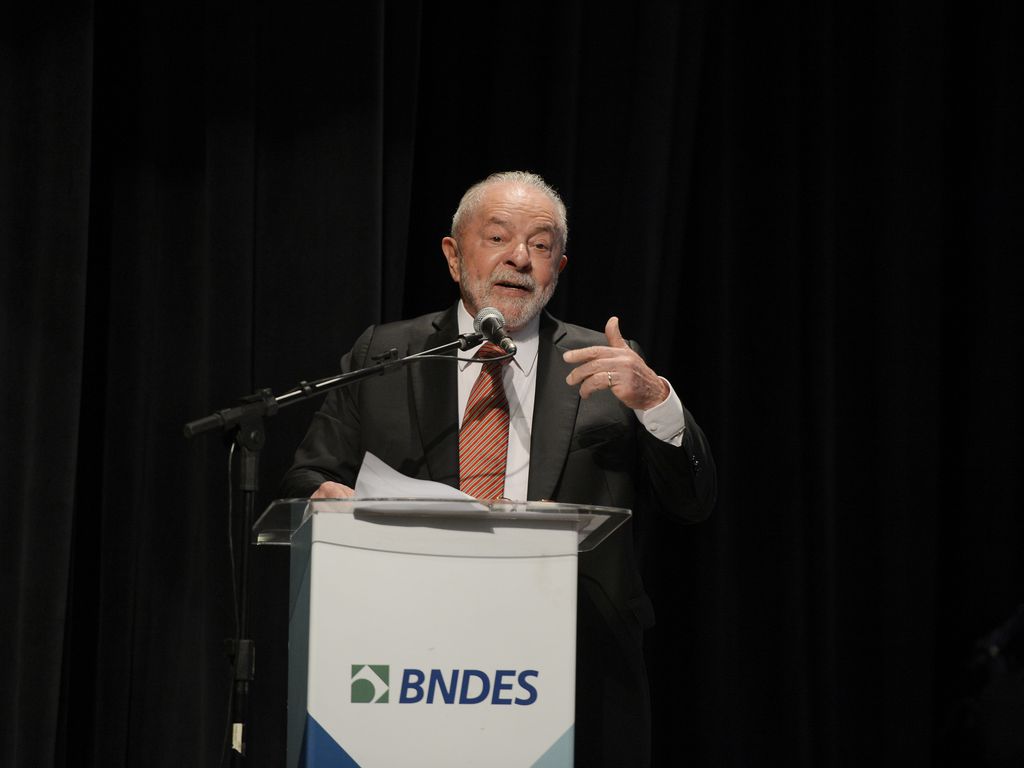 Lula recebe partidos e tenta ampliar apoio em meio a desconfiança e pressão por cargos
