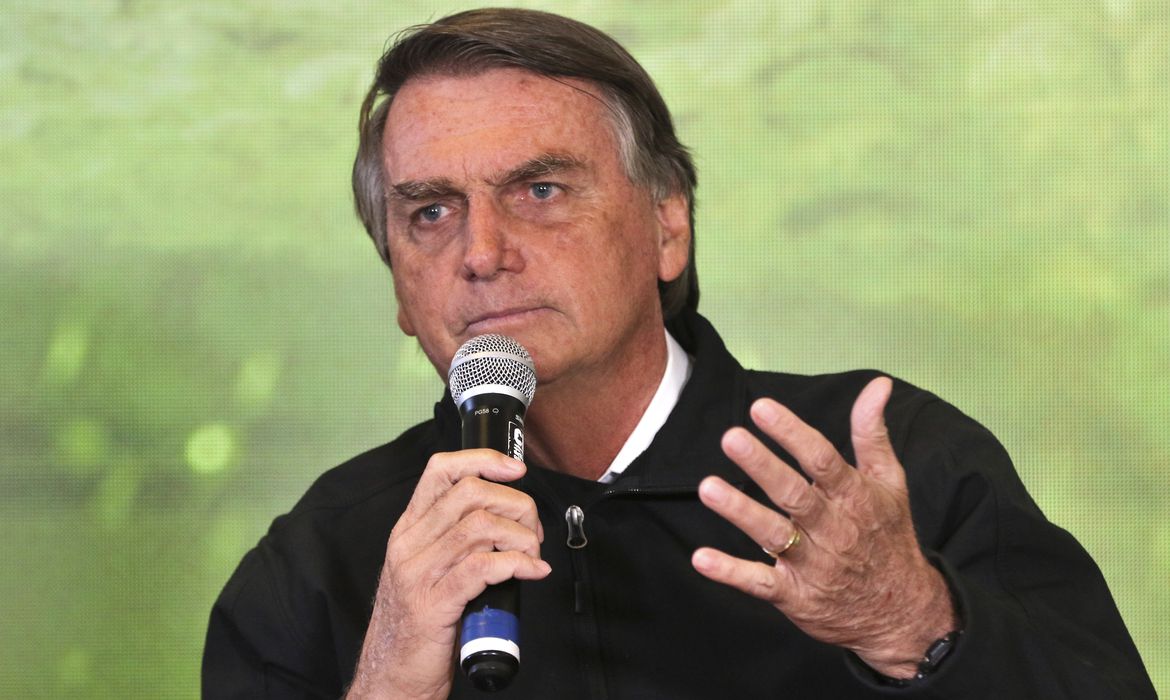 Defesa de Bolsonaro diz que entregará 3º kit de joias e reclama de burocracia do TCU