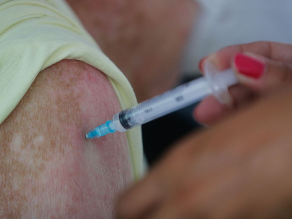Vacina bivalente: quem poderá se imunizar e quando atualizar o reforço contra a Covid