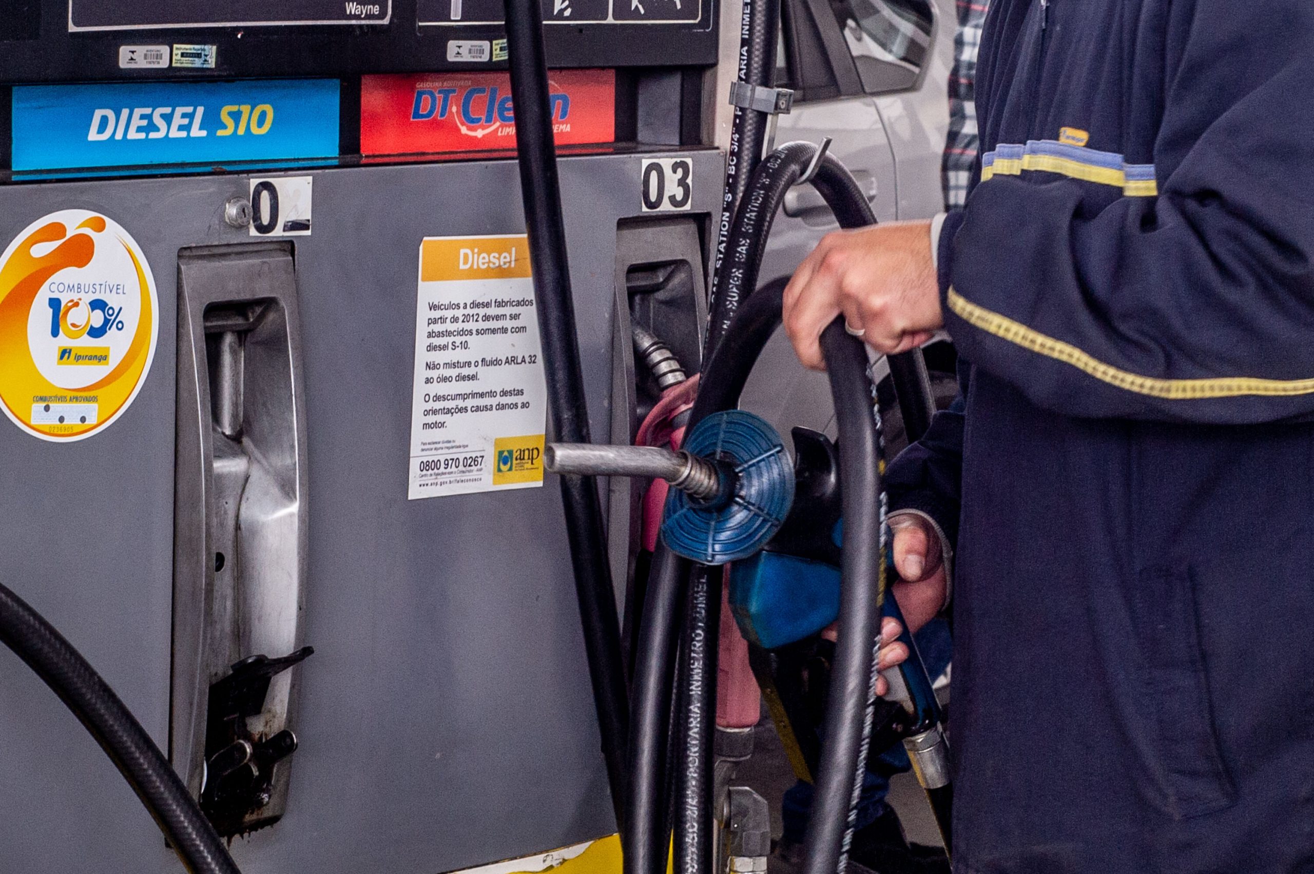 Governo decide aumentar biodiesel no diesel; preço da bomba deve subir 2 centavos