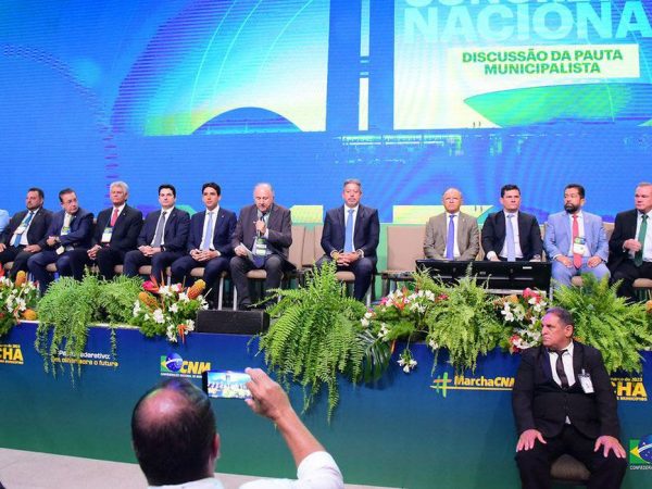 Carta dos municípios cobra reformas tributária e previdenciária